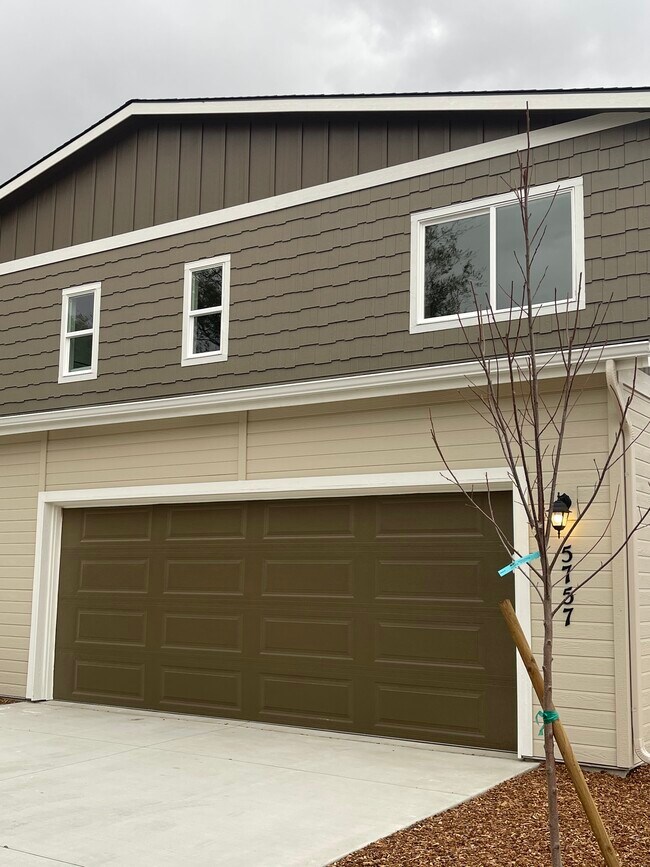 2 car garage - 5757 E Bollo St