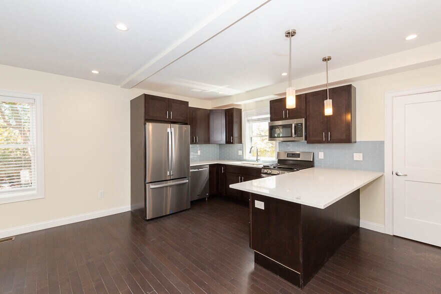 Building Photo - 59 Catherine St