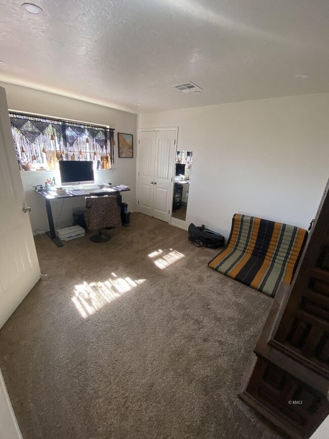 Building Photo - 941 W Chamberlain Dr