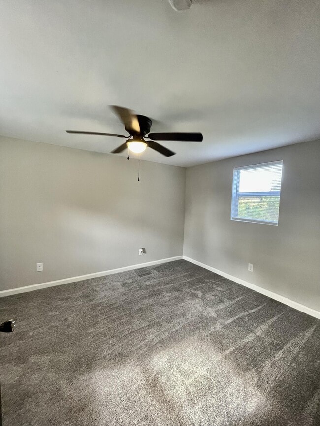 Building Photo - 227 Tyree Cir