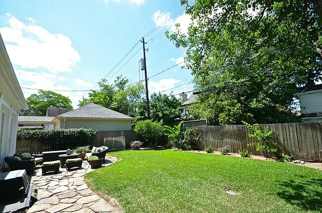 Building Photo - 4142 Villanova St