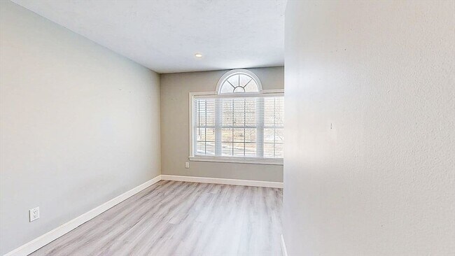 Building Photo - 12 Coldbrook Rd