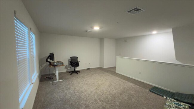 Building Photo - 2512 Hackamore Dr