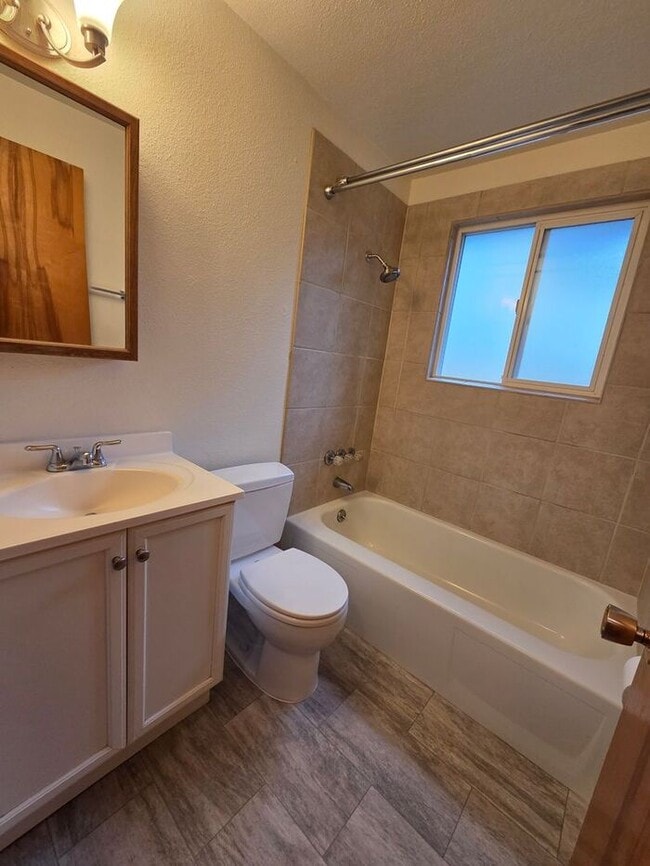 Building Photo - Exceptional North-End, 2 Bedroom Duplex!