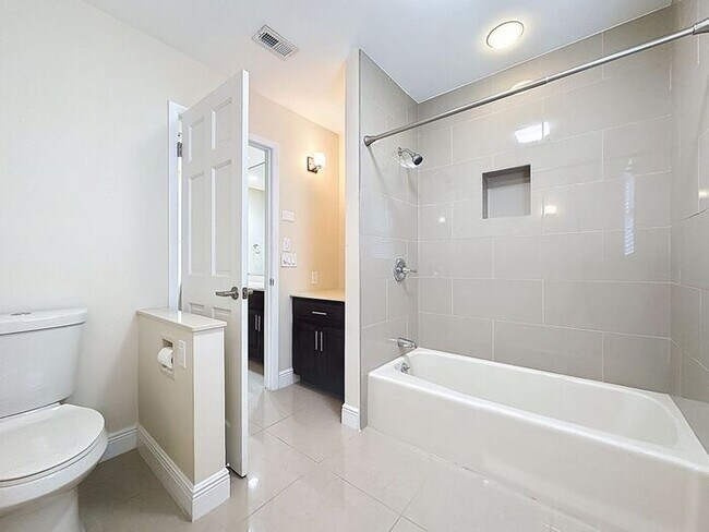 Building Photo - Exquisite Lake County Home with Lake Harris Views