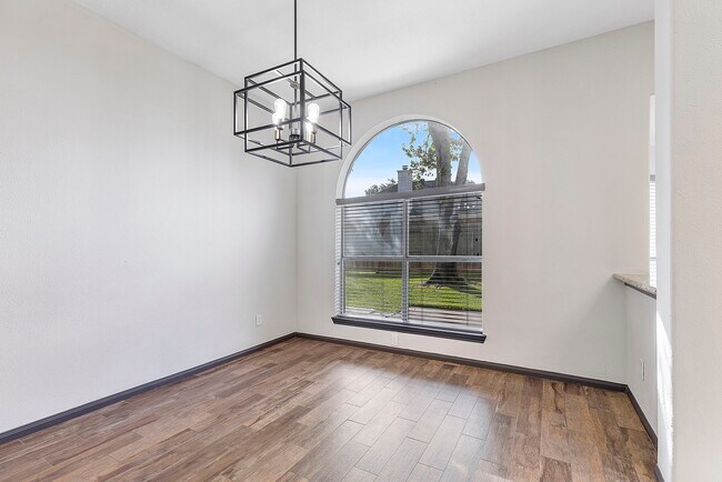 Building Photo - 20815 Whitevine Way