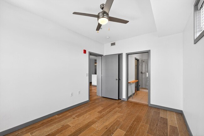Building Photo - 400 Herron Dr