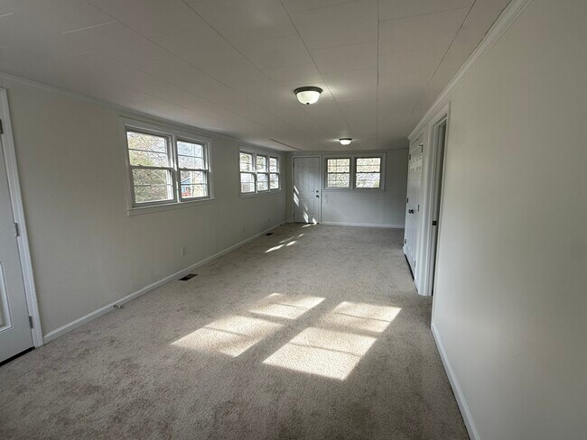 Building Photo - 671 E Forest St