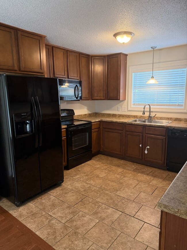 Building Photo - East Brainerd