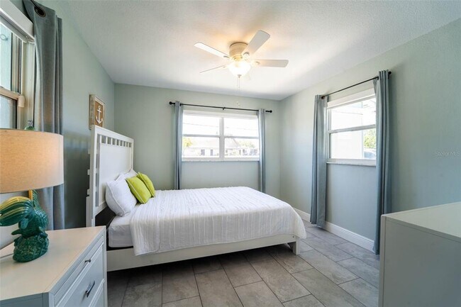 Building Photo - 4825 Floramar Terrace