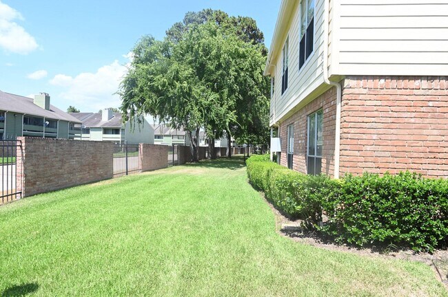 Building Photo - 14555 Wunderlich Dr