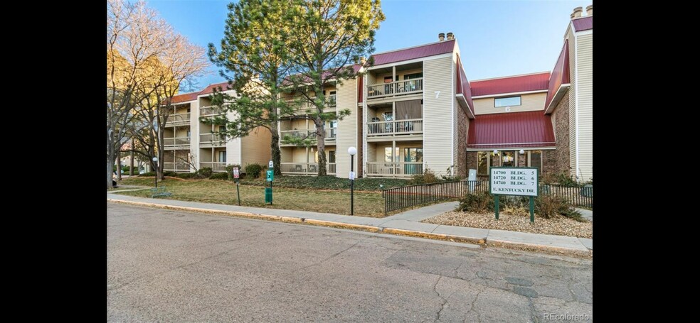 Building Photo - 14740 E Kentucky Dr