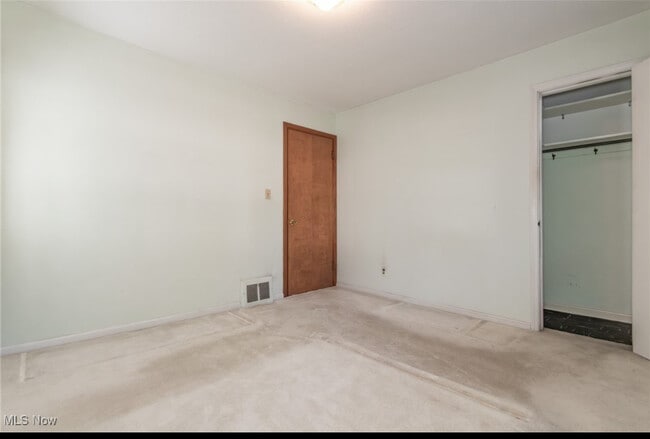 Building Photo - 418 E 274th St