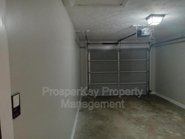 Building Photo - 721 Pine Hill Ct