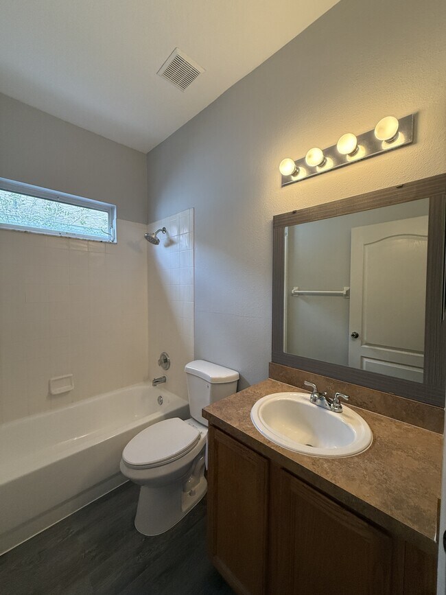 Building Photo - 15733 Green Point Ct
