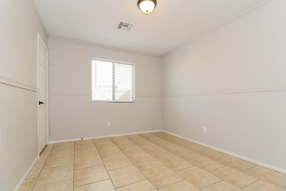 Building Photo - 8216 W Globe Ave