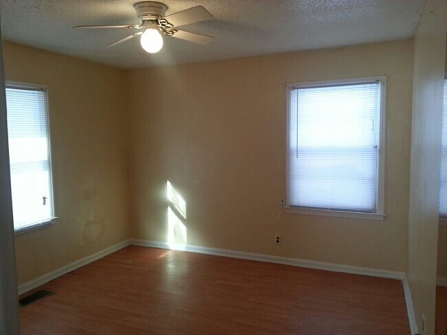 Building Photo - 3207 N Bolton Ave