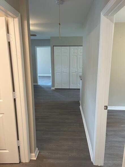 Building Photo - 9505 Sierra Dr