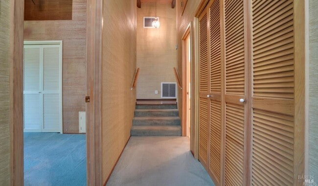 Building Photo - 3 Oak Grove Way