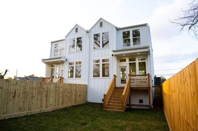Building Photo - 805 Granville Dr