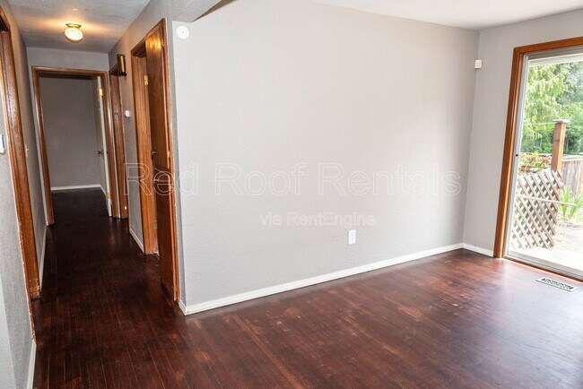 Building Photo - 502-138 138 St E