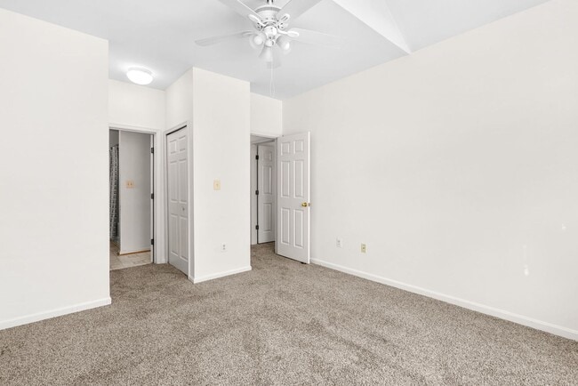 Building Photo - 2 Bed 1.5 Bath - Germantown Condo - Attach...