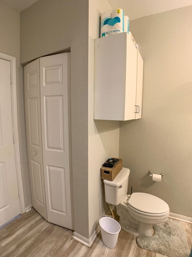 Building Photo - Great 1 Bedroom / 1 Bathroom Condo in Downtown Orlando!
