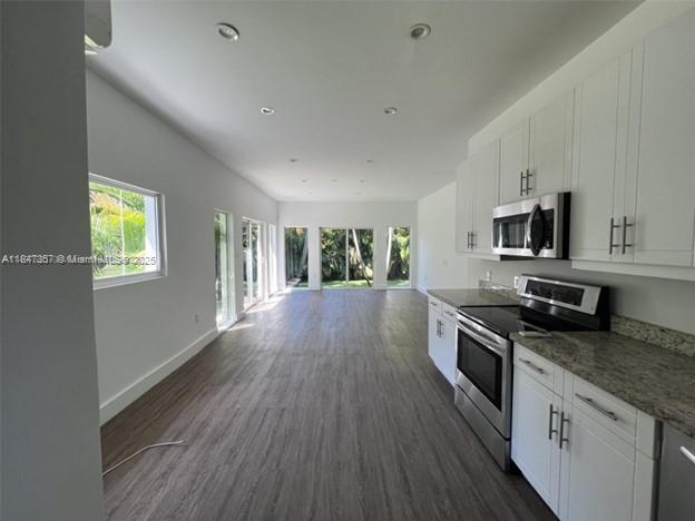 Building Photo - 2450 SW 19th Ave