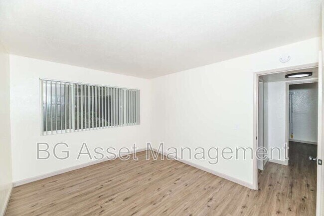 Building Photo - 10 Lee St