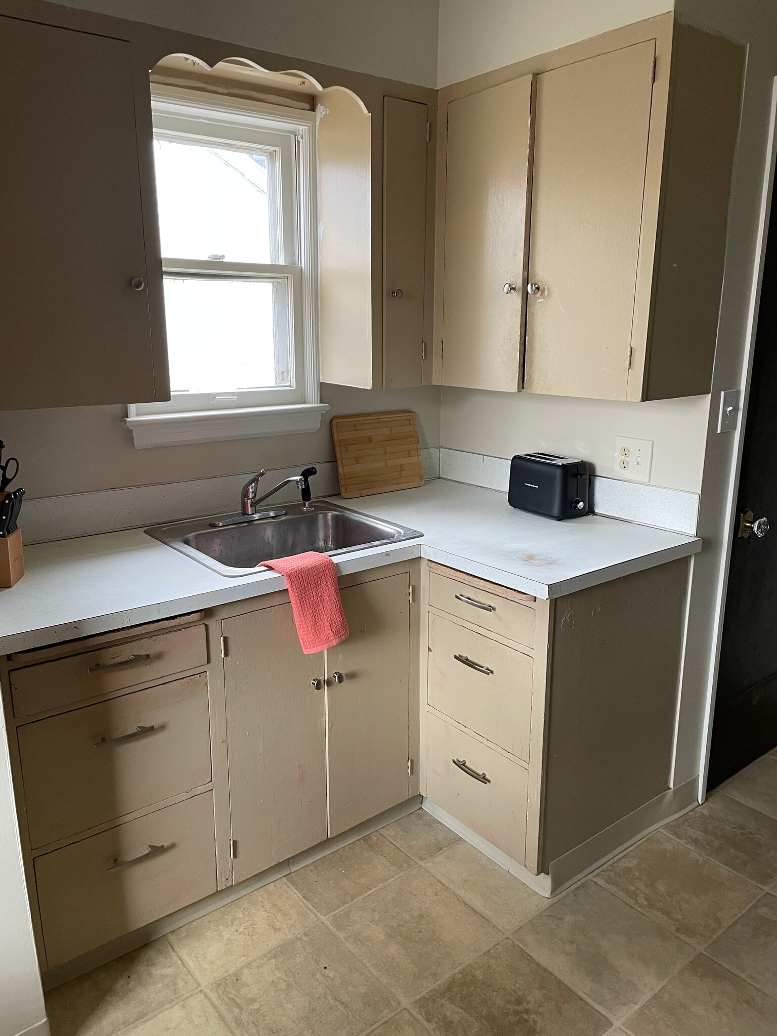 Building Photo - 829 Custer Ave