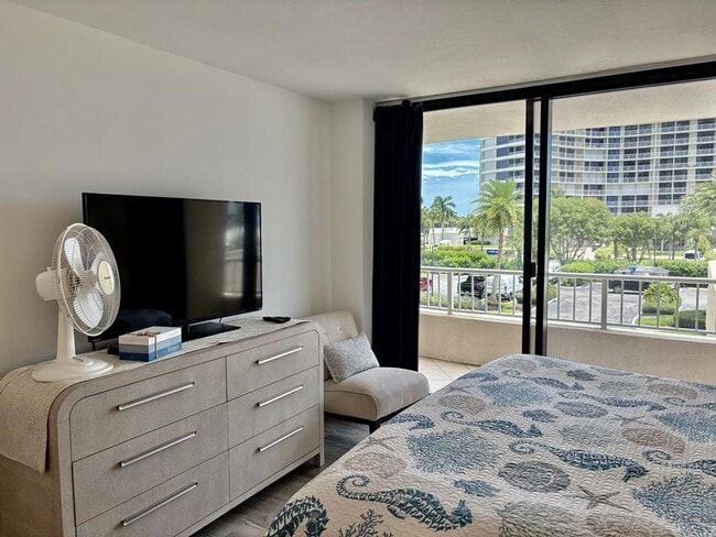 Building Photo - 380 Seaview Ct