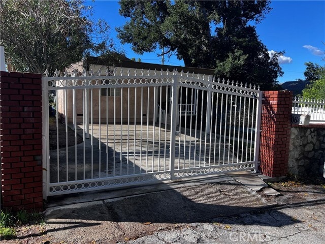 Building Photo - 10641 Russett Ave