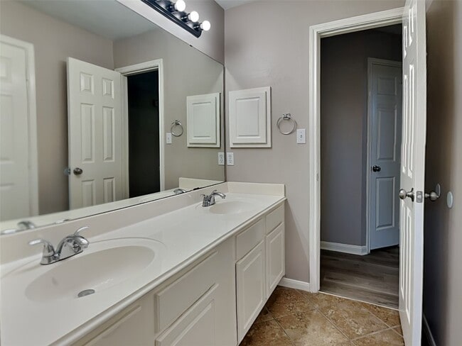Building Photo - 2311 Daneswood Ct