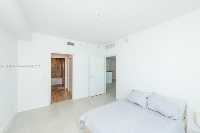 Building Photo - 300 S Biscayne Blvd