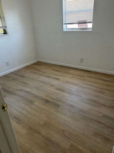 Building Photo - 1725 NW 54th Ter