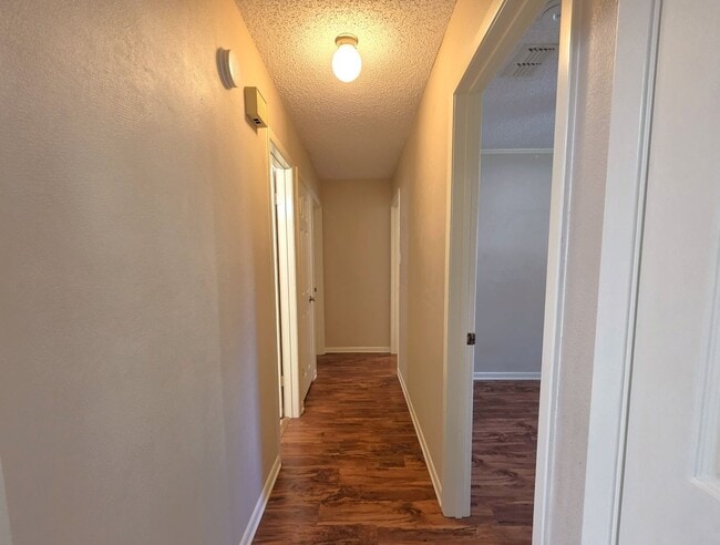 Building Photo - 1404 Woodbridge Dr