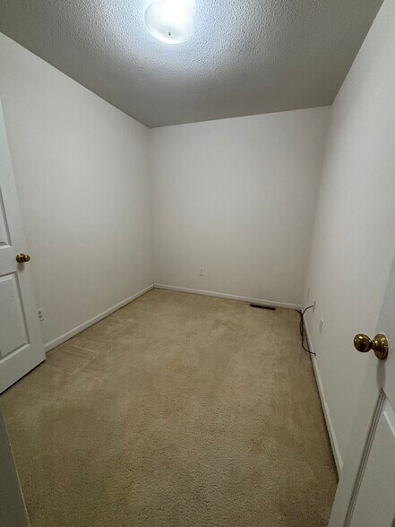 Building Photo - 318 Nikki Way