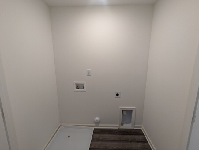 Building Photo - Brand New Corner Unit 3 Bedroom Townhome i...