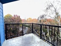 Building Photo - FREE RENT-Charming 1-Bed Condo Retreat with Fireplace & Pool in Tualatin!