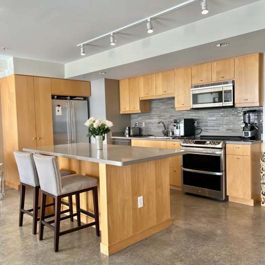 Building Photo - 221 E College St