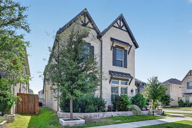 Building Photo - 12991 Vinson Dr