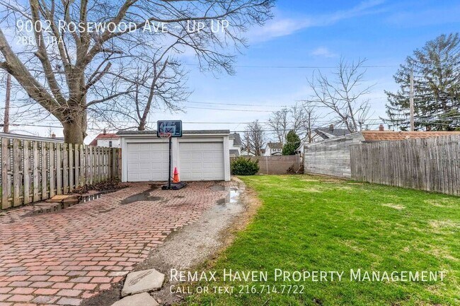 Building Photo - 9002 Rosewood Ave