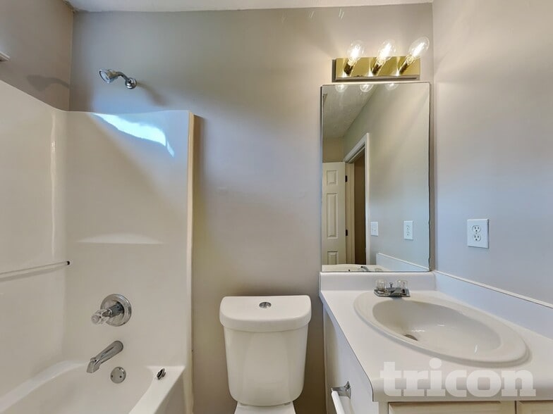 Building Photo - 225 Nina Cir