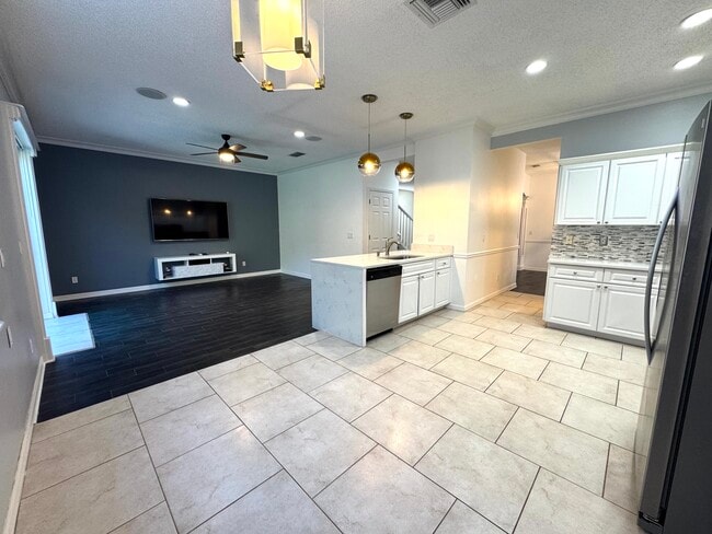 Building Photo - 7237 Bellingham Oaks Blvd