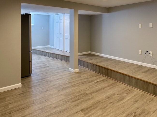 Building Photo - 191 Hobart Ave