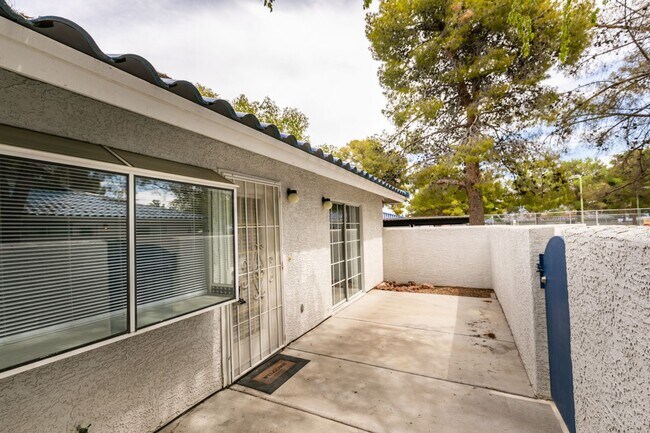 Building Photo - 2117 Willowbury Dr