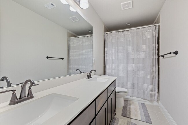 Building Photo - 2607 Rosebud Ln