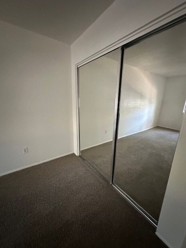 Building Photo - 2 Bedroom condo -w/d- Old Town Scottsdale/...