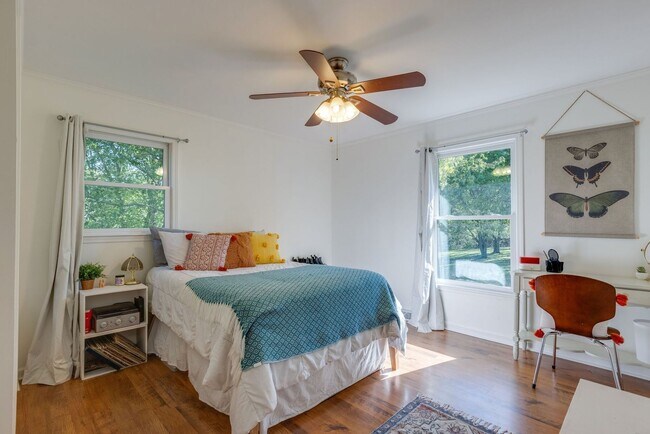 Building Photo - Stunner in North Columbia