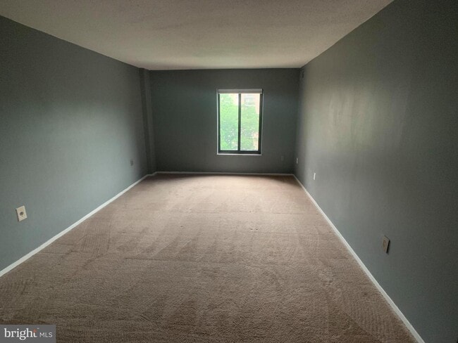 Building Photo - 4500 S Four Mile Run Dr